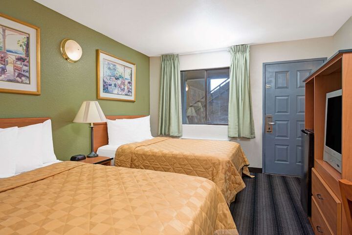 Room 14 of 14