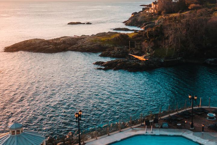 Oak Bay Beach Hotel