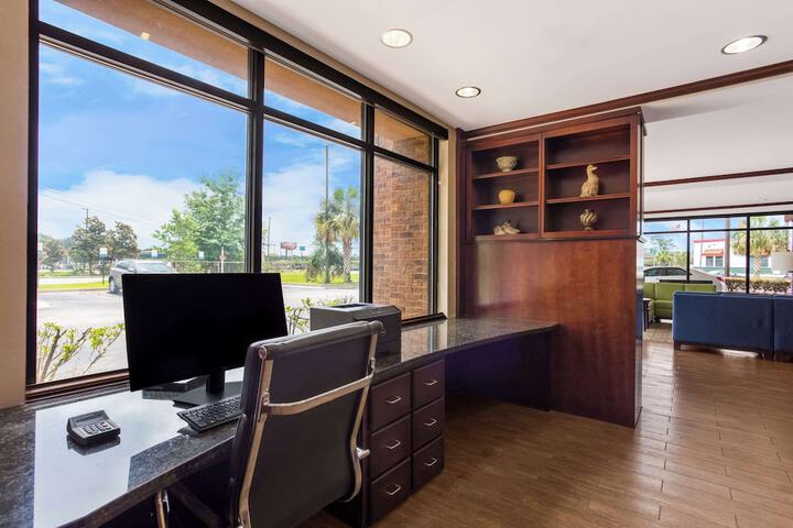 Business Center 27 of 27