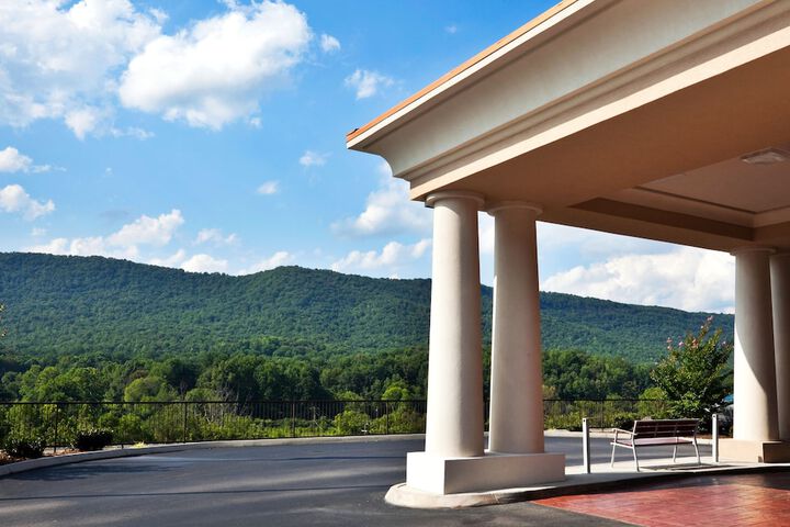 Holiday Inn Express Hotel & Suites Harriman by IHG