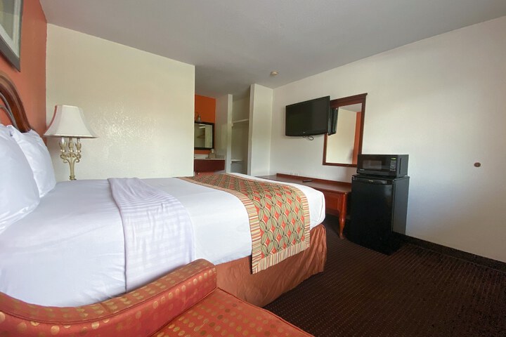 Room 15 of 33