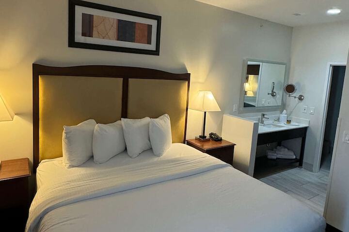 Room 16 of 33