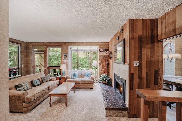 84SW - Sauna - Soaker Tub - Fireplace - Sleeps 6