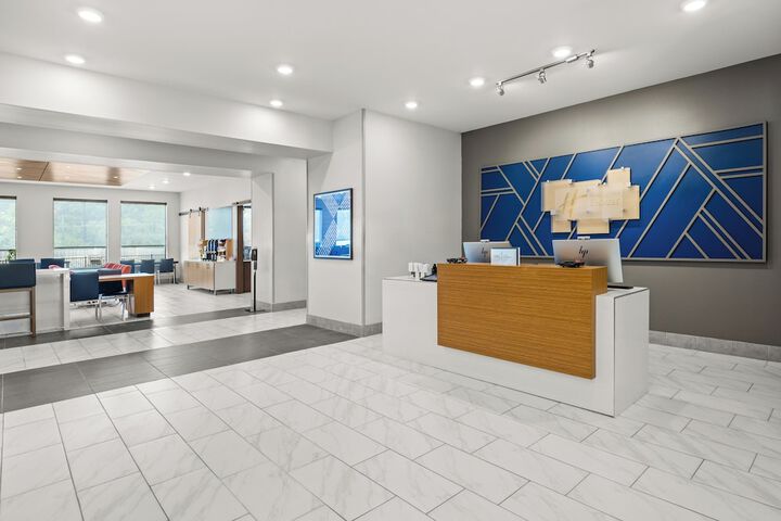 Holiday Inn Express Asheville Woodfin by IHG