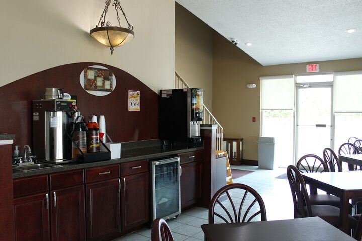 Boarders Inn & Suites