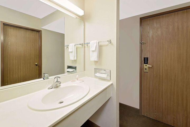 Room 18 of 18