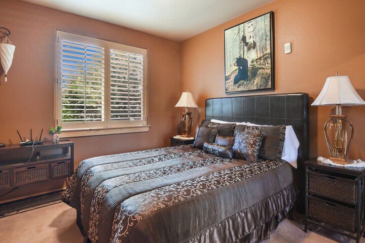Crystal Charm Amazing 3 BDR Condo Close to Beaches Casinos, & Skiing!