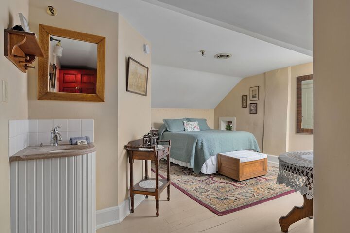 Room 44 of 61