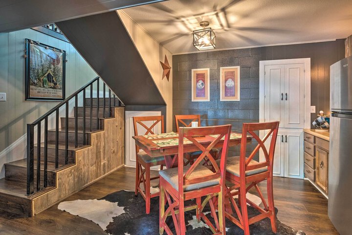 Chic Family-friendly Home With Outdoor Oasis!