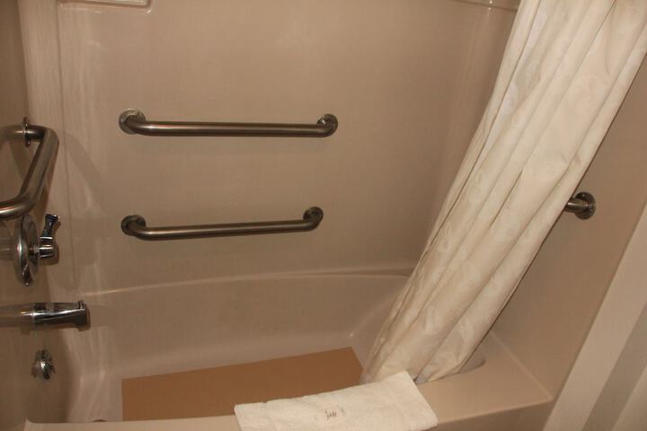 Room 10 of 32