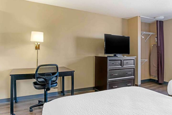 Room 28 of 28