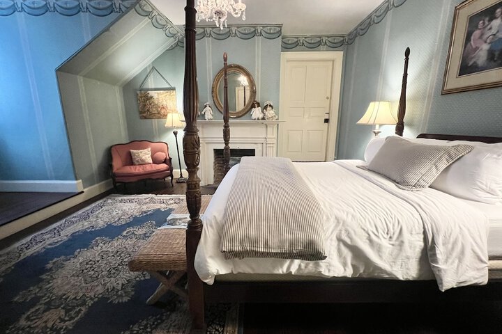 Room 37 of 65