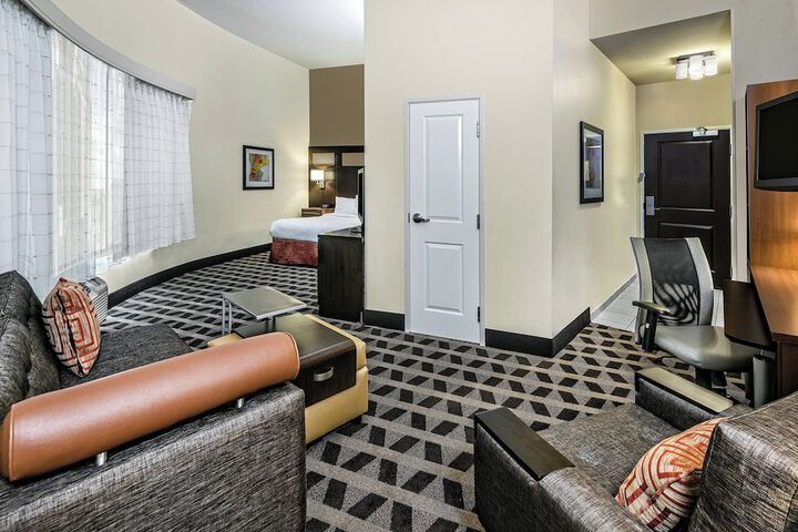 Room 17 of 28