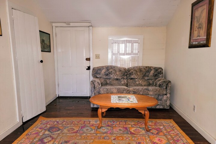 Room 27 of 49