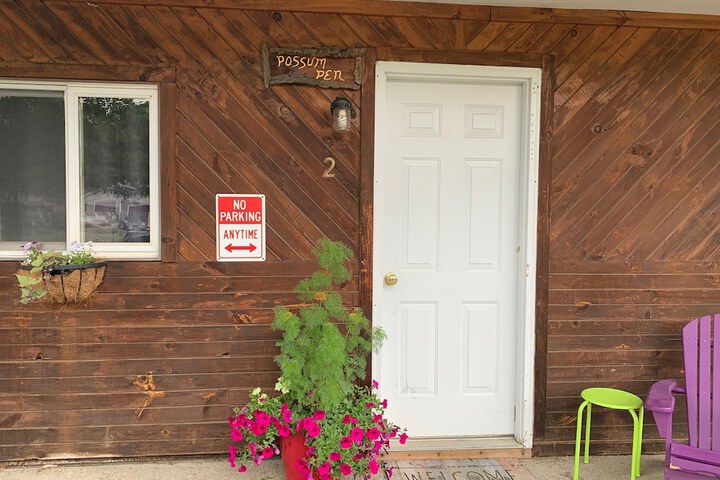 Pine Crest Motel & Cabins