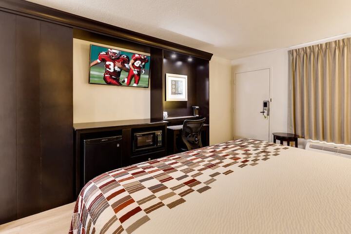 Room 17 of 36