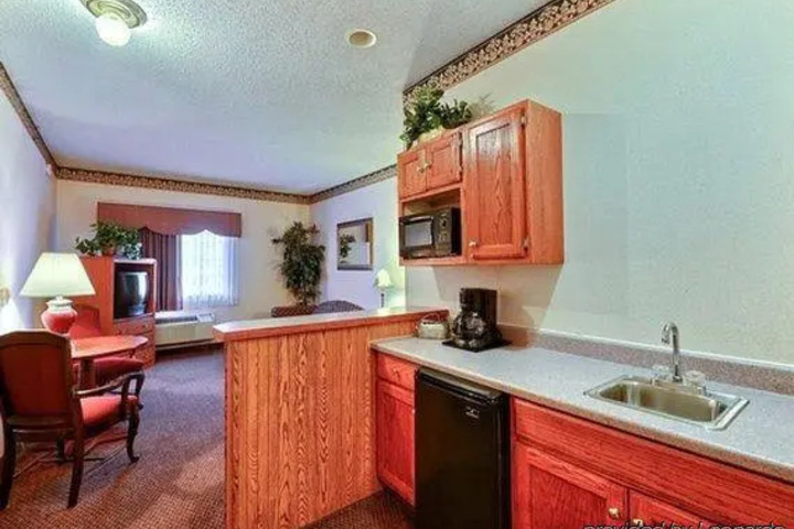 RODEWAY INN AND SUITES CARMEL