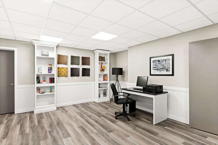 Business Center 36 of 36