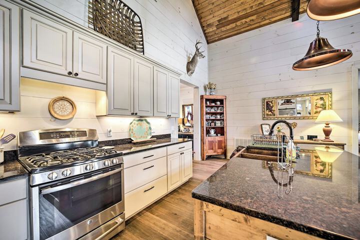 On 22 Acres: Cullowhee Craftsman Home w / Mtn Views