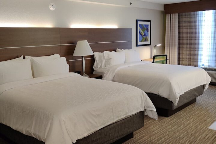 Room 32 of 70