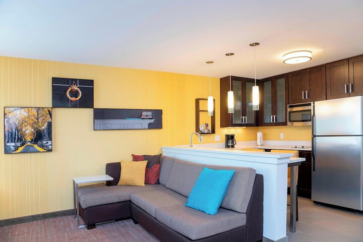 Residence Inn Akron South / Green
