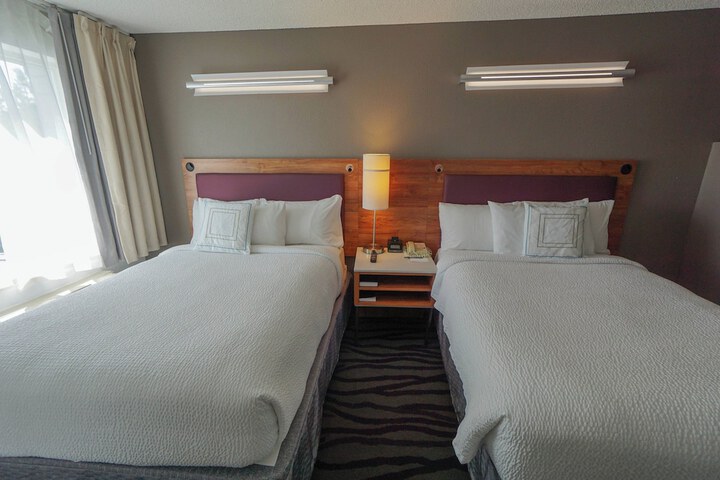 Room 10 of 27