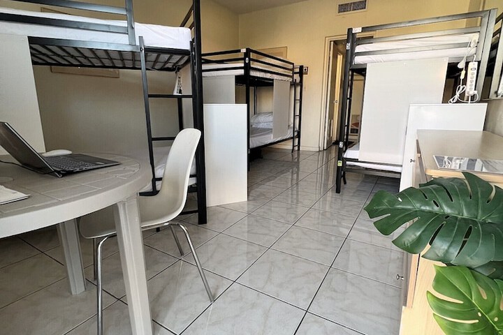 Room 15 of 38