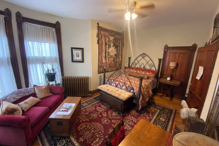 Vineyard Mansion & Carriage House Bed & Breakfast