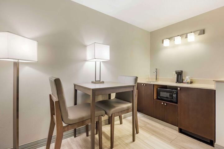 Best Western Plus Grand Manor Inn