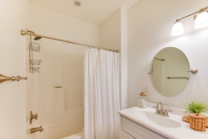 Walk to Beach: Home w / Pool Access in White Stone