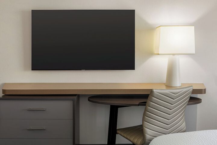 Room 25 of 43