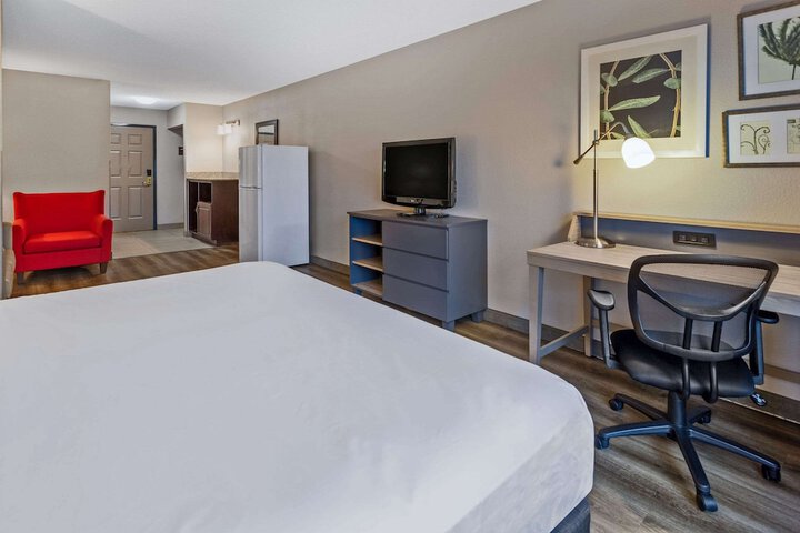 Room 28 of 54