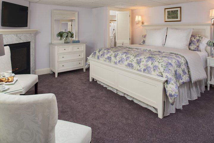 Old Harbor Inn