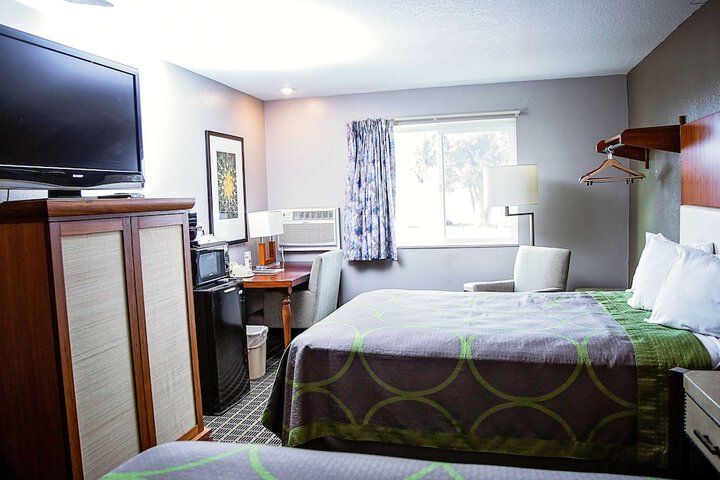 Super 8 by Wyndham Holbrook