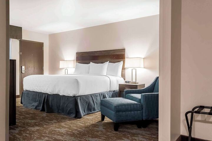 Room 32 of 77