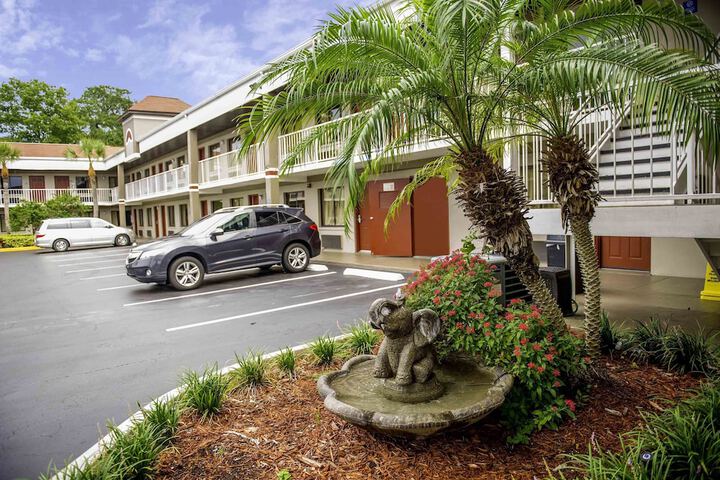 Hotel Exterior 41 of 44