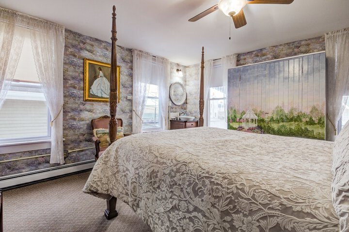 Room 12 of 22