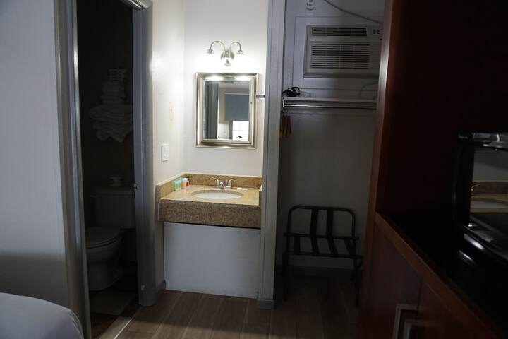 Room 30 of 65