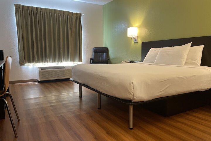 Room 9 of 29