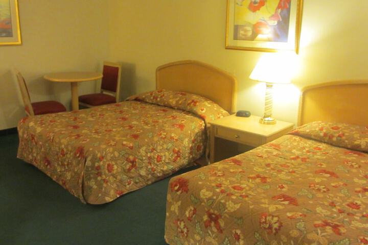 Room 8 of 9
