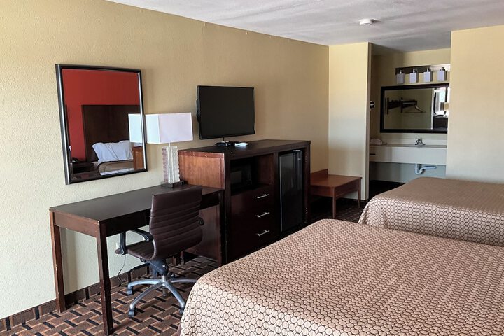 Executive Inn & Suites