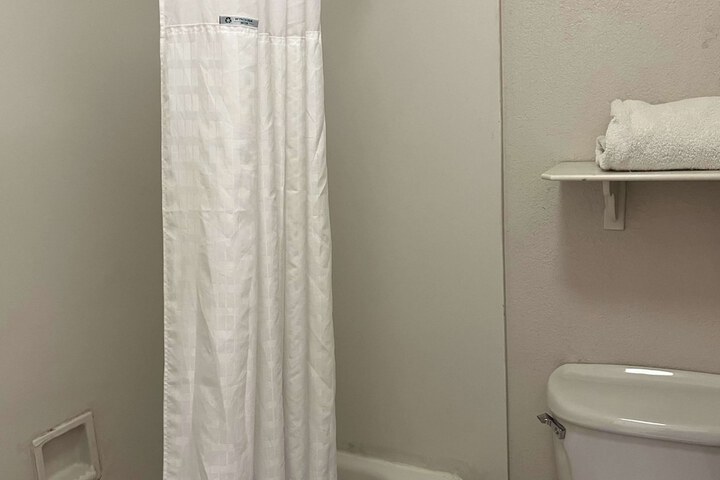 Room 6 of 7