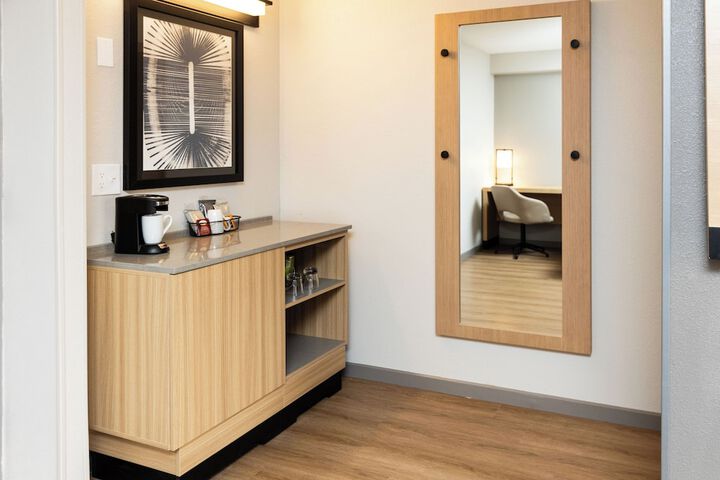 Room 18 of 31