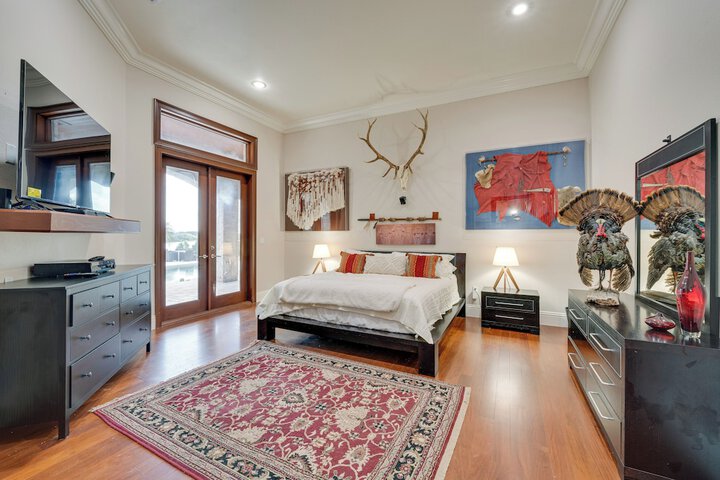 Groveland Home w / Pool: Luxurious Lakefront Oasis!
