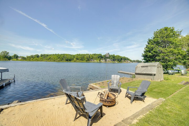 Big Pine Island Lake Cottage w / Boat Dock & Kayaks