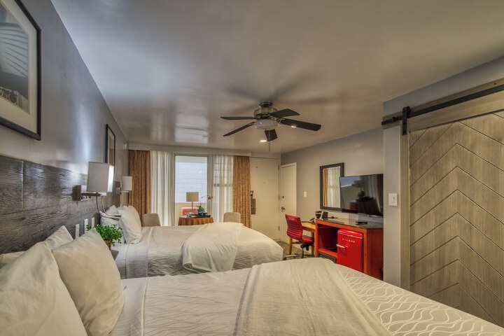 Room 44 of 143