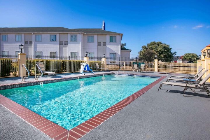 Pool 10 of 41