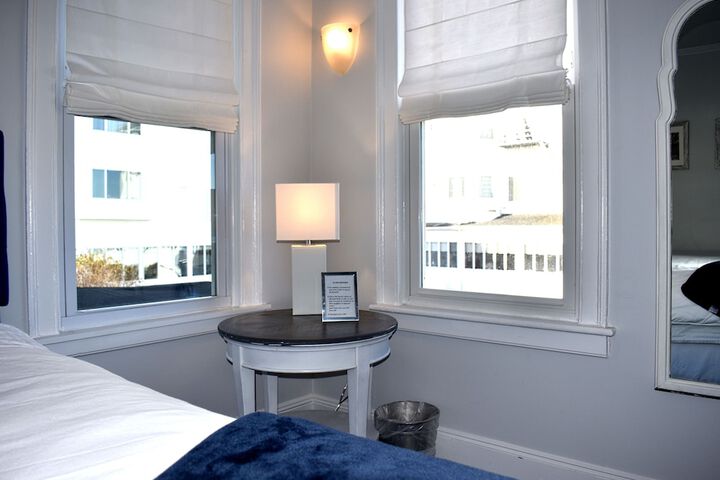 Room 93 of 183