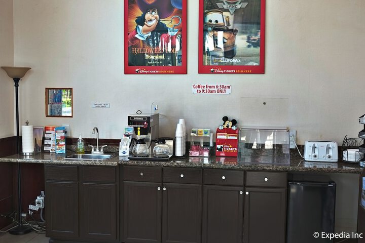 Breakfast/Coffee Service 125 of 131
