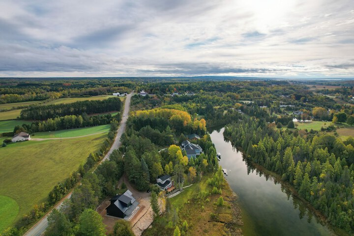 Riverfront Cheboygan Cabin w / Kayaks & Dock!